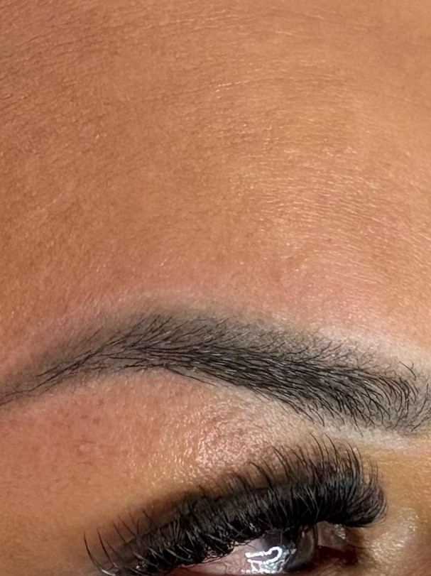 Wimperextensions en een verzorgde wenkbrauw